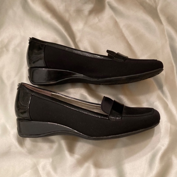 Bandolino Latera Black Wedge Slip-On Loafer Flats Faux Leather Size 6 VGUC - Picture 4 of 14